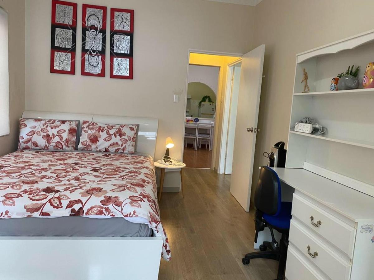 Apartment 2 Bedroom Small Unit 1 Minute Walk To Shopping Centre No Parking Slot